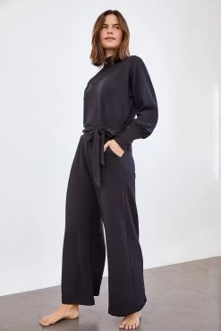 Coco Luxe Fleece Pants -Vibe Wardrobe Shop 0117CocoLuxeBlack 8124 web