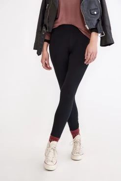 Magda Dream Rib Leggings -Vibe Wardrobe Shop 0260 Magda Dream Rib Black 1784 web