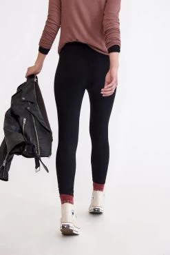 Magda Dream Rib Leggings -Vibe Wardrobe Shop 0260 Magda Dream Rib Black 1858 web