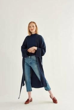 Quinn Zero-Waste Cupro Duster - ReAmour -Vibe Wardrobe Shop 0295 Quinn Zero Waste Duster Navy 2060 web 1622abca b573 4d30 825f ba73da69c6a2