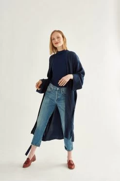 Quinn Zero-Waste Cupro Duster - ReAmour -Vibe Wardrobe Shop 0295 Quinn Zero Waste Duster Navy 2066 web eda23b25 d528 4bdb 8efe cc6682bd70b5