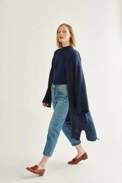 Quinn Zero-Waste Cupro Duster - ReAmour -Vibe Wardrobe Shop 0295 Quinn Zero Waste Duster Navy 2093 web 50a0f064 1ca2 4321 b929 5d45811d7c53