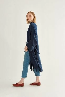 Quinn Zero-Waste Cupro Duster - ReAmour -Vibe Wardrobe Shop 0295 Quinn Zero Waste Duster Navy 2096 web f9cfe908 fce6 44c6 b7ed 08b746da2d24