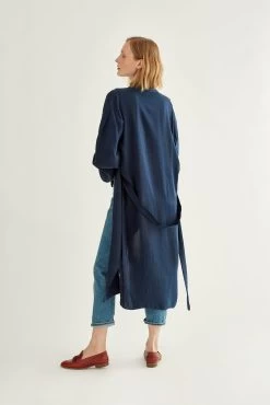 Quinn Zero-Waste Cupro Duster - ReAmour -Vibe Wardrobe Shop 0295 Quinn Zero Waste Duster Navy 2112 web 4332e43c 62fe 42d8 8752 803ff481e213