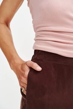 Palo Cottonseed Cupro Shorts - Earth -Vibe Wardrobe Shop 0352 Palo Short Earth 2282 web e35e66cb 96e3 4353 82cf 5acd499cc485