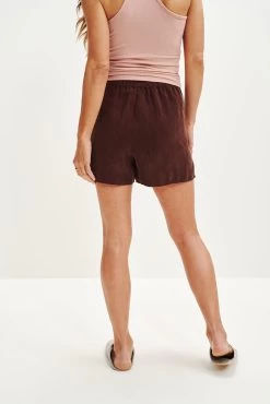 Palo Cottonseed Cupro Shorts - Earth -Vibe Wardrobe Shop 0352 Palo Short Earth 2348 web 5fb6c9a7 22e6 43a6 a969 67d0fa8113ef