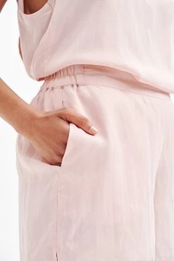 Palo Cottonseed Cupro Shorts - Rose -Vibe Wardrobe Shop 0352 Palo Short Rose 1571 web abb42bf6 7b9d 4976 9dfe e12bb6c26365