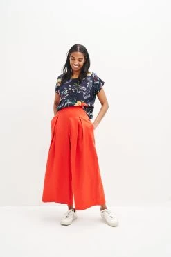 Margeaux Zero-Waste Blouse - Provence Floral -Vibe Wardrobe Shop 0357 Margeaux Zero Waste Tee Provence Print 1611 web 236b8e15 a887 438d a352 68e86ec4a5ce