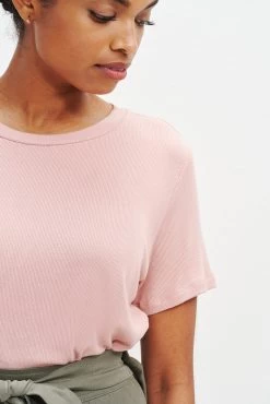 Berkeley Dream Rib Tee - Rose -Vibe Wardrobe Shop 0372 SS Berkeley Dream Rib Rose 0740 Web 1498a860 f5df 453d bd24 7357eacc7c21