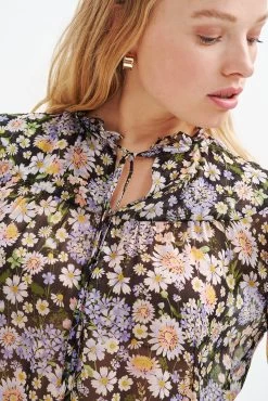 Camila Nouveau Silk Blouse - ReAmour -Vibe Wardrobe Shop 0394 Camila Lavender Midi Floral 1841 web e23f44e5 b5f3 45f1 87e8 224ad5f87777