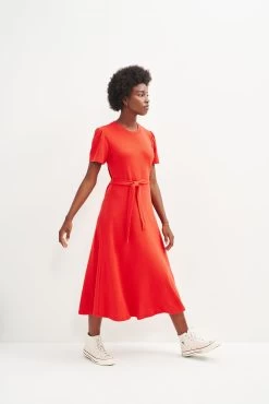 Tenille Scallop Knit Midi Dress -Vibe Wardrobe Shop 0424 Tenille Carmine 2596 web