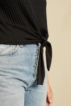 Jeanette Short Sleeve Tee - Black -Vibe Wardrobe Shop 0453 Jeanette Black 0453 web 764b3464 4a0a 4d8c ba06 071d48a967ca