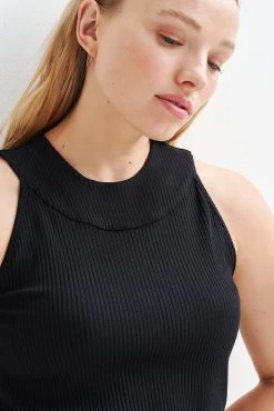 Leomie Paris Rib Tank - Black -Vibe Wardrobe Shop 0474 Leomie Black 0903 web 9be4c844 49d7 4a51 8369 7cfd92e978e0