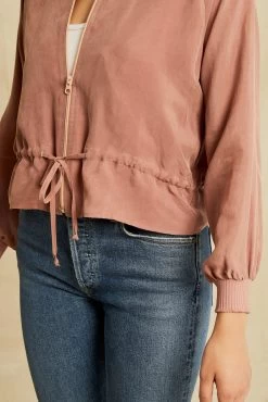 Roux Mixed Cupro Jacket - Quartz 11 Roux Mixed Cupro Jacket - Quartz -Vibe Wardrobe Shop 0515 Roux Jacket Quartz 4074 web 3868b371 6059 438a 8fce 956c836b0e0c