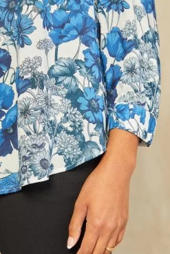 Eusalia Ecovero Blouse - Elsinore Blue 7 Eusalia Ecovero Blouse - Elsinore Blue -Vibe Wardrobe Shop 0517 Eusalia Elsinore Blue 3407 web 7921c7a6 6478 4a70 a26a 1da639945173