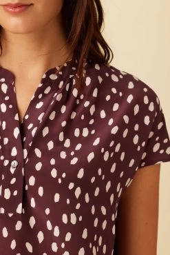 Renata Washable Silk Blouse - Pebble Dot Plum 7 Renata Washable Silk Blouse - Pebble Dot Plum -Vibe Wardrobe Shop 05 1068 Renata Plum Ivory 4