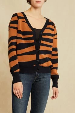 Tessa Organic Cotton Cardigan - Rust Black - ReAmour 11 Tessa Organic Cotton Cardigan - Rust Black - ReAmour -Vibe Wardrobe Shop 0619 Tessa Zebra Jacquard 1320 web 38b12e66 5ea8 4f91 8bd5 057fad769309