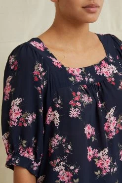 Edith Viscose Blouse - Whitby Floral -Vibe Wardrobe Shop 0771EdithWhitby 1957 web f6ad844c bd9d 4e84 84b6 80416a4eba14
