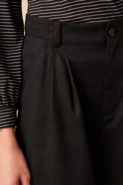 Larisa Tencel Twill Short - Black -Vibe Wardrobe Shop 10159 Larisa Short Black 5