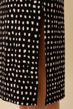 Vindy Viscose Knit Skirt - Valencia Dot Black -Vibe Wardrobe Shop 10276 Vindy Viscose Valencia Dot Black 5