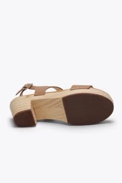 Nisolo All Day Open Toe Clog - Almond -Vibe Wardrobe Shop 20220105 Nisolo WF 0022 ALM sole KD0268