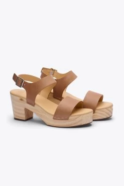 Nisolo All Day Open Toe Clog - Almond -Vibe Wardrobe Shop 2022 01 05 Nisolo WF 0022 ALM Pair Front