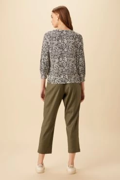 Issa Viscose Knit Tee - Nina Black 6 Issa Viscose Knit Tee - Nina Black -Vibe Wardrobe Shop 26 Issa Nina Black 3