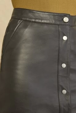 Deadwood Lara Skirt - Black 7 Deadwood Lara Skirt - Black -Vibe Wardrobe Shop 3RDPA6002BLK Lara Skirt Black 3758 web