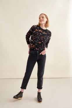 Reyes Sweater - ReAmour -Vibe Wardrobe Shop 4960 Reyes Black Multi 2099 web 89f4b8ce 085a 442f 8b7a 73713080132c