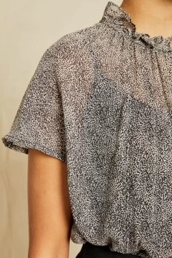 Maisie Nouveau Silk Blouse - Snow Leopard 9 Maisie Nouveau Silk Blouse - Snow Leopard -Vibe Wardrobe Shop 6065 Maisie Snow Leopard 00444 web 0aa0cfde 4839 4bd0 986b aea234aa52cc