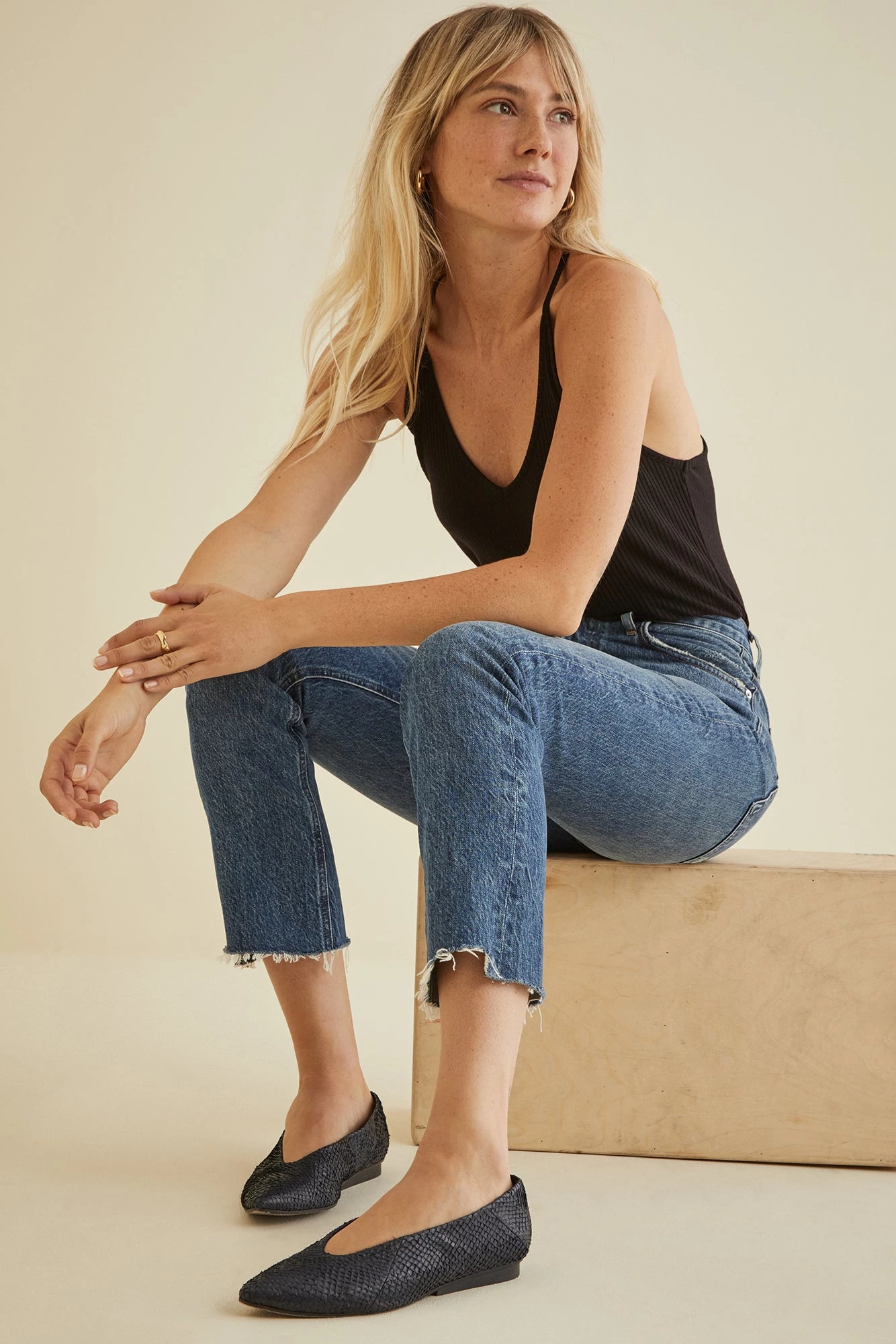 AGOLDE Riley Raw Hem Jean 6 AGOLDE Riley Raw Hem Jean - Image 6