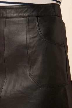 Deadwood Lena Mini Skirt - Black 9 Deadwood Lena Mini Skirt - Black -Vibe Wardrobe Shop TBD Lena Black 4