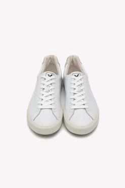Veja Esplar Logo Sneaker - White 6 Veja Esplar Logo Sneaker - White -Vibe Wardrobe Shop VEJA ESPLAR LOW LEATHER EXTRA WHITE frente 148fe35d 8f68 4c5b 8498 57b50a582804